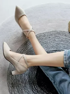 Women Black Chunky Heels Cross Over Strap Pointed Toe Low Heel Pumps