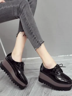 Women's Lace Up Flatform Oxfords in Patent Leather