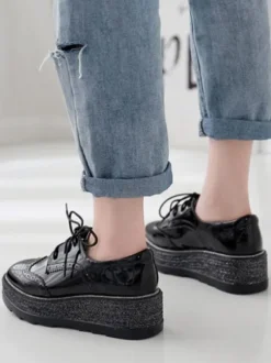 Women's Black Lace-Up Wingtip Brogues Round Toe Platform Oxfords
