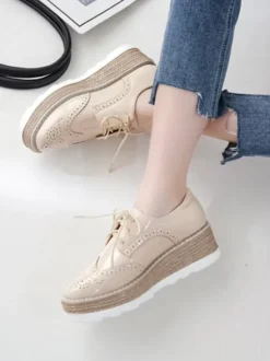 Women's Black Lace-Up Wingtip Brogues Round Toe Platform Oxfords